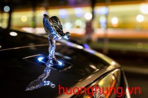 nguoi phu nu bay Rolls _royce -Phatom