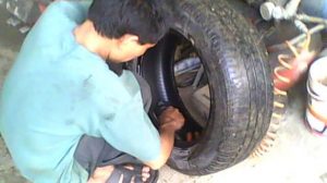 Lốp dc vá bởi dịch vụ vá lốp ô tô Hà Đông đảm bảo chất lượng cao, giá rẻ nhất.